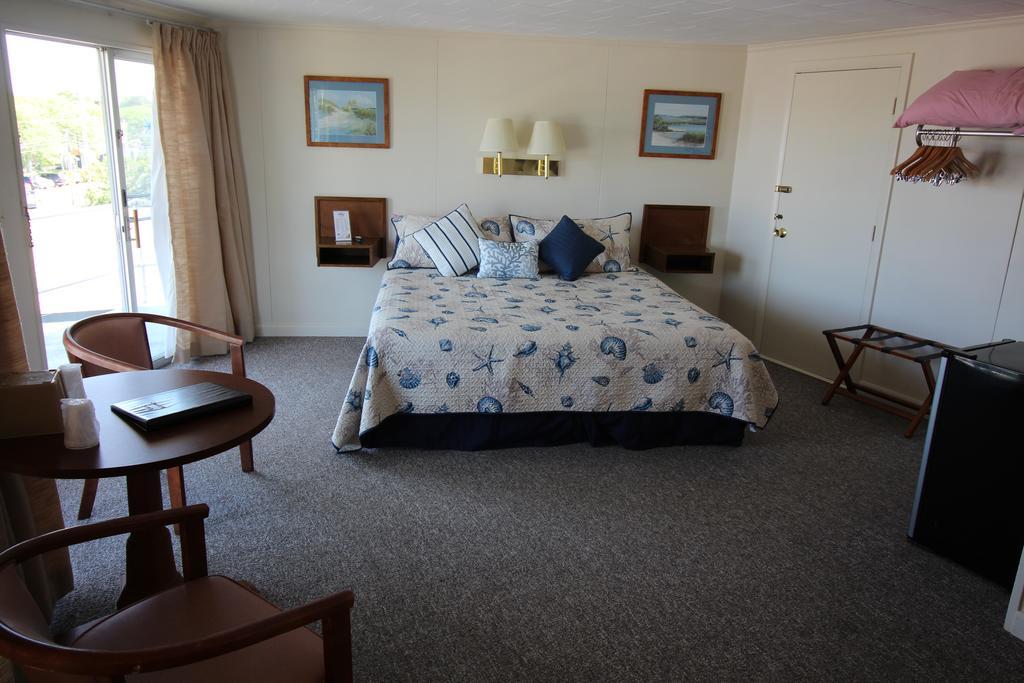 Hyannis Holiday Motel Екстер'єр фото
