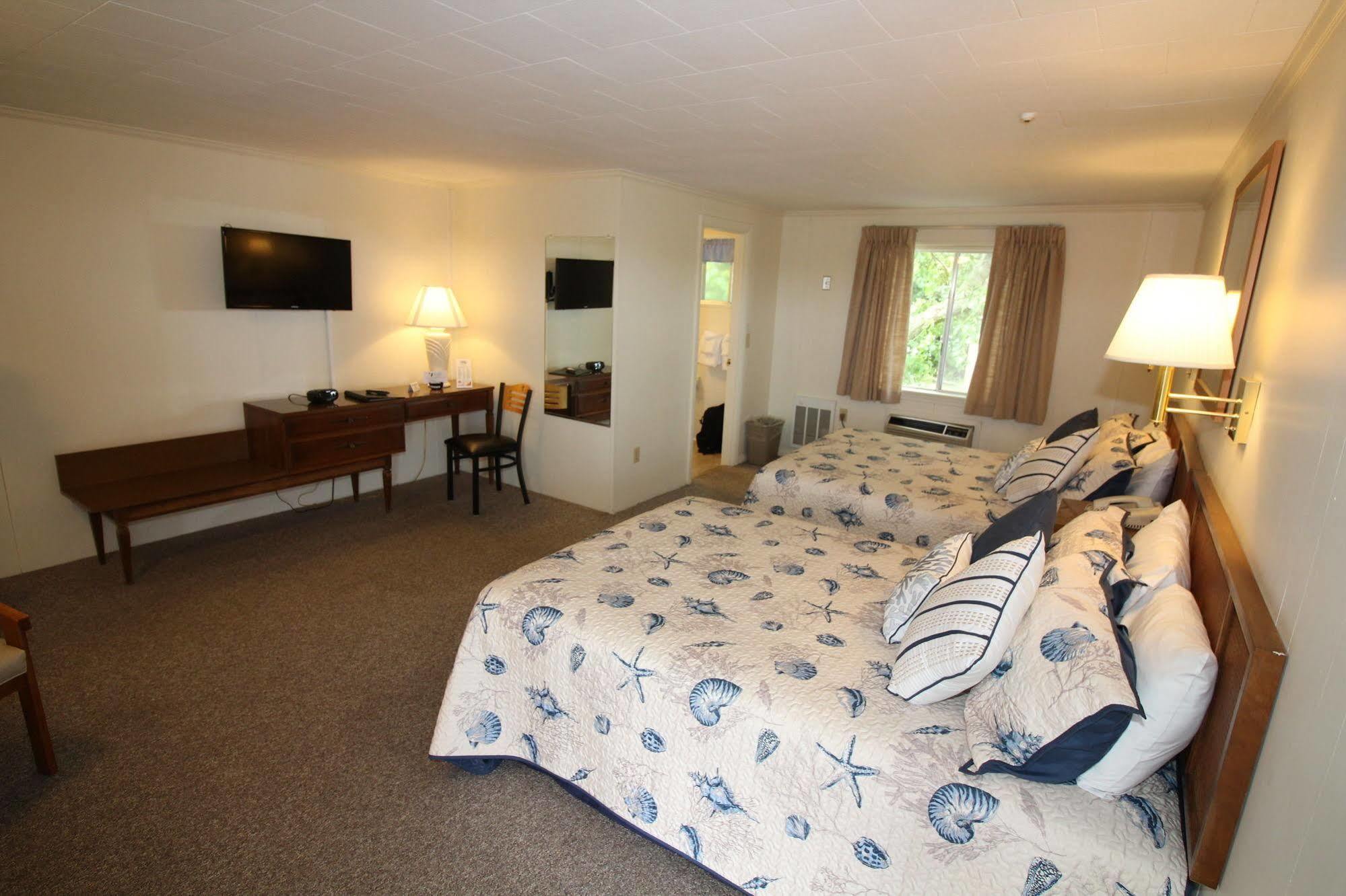 Hyannis Holiday Motel Екстер'єр фото