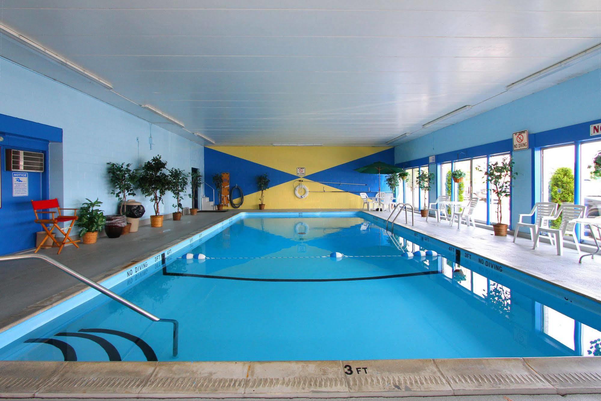 Hyannis Holiday Motel Екстер'єр фото